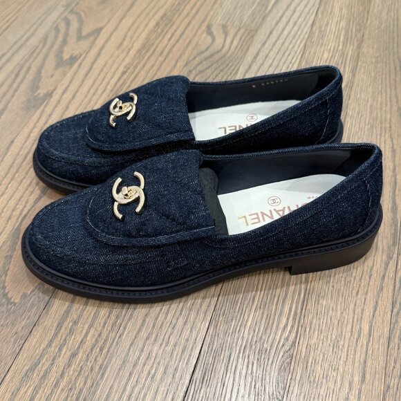 Chanel | Dark Blue Denim CC Turnlock Loafers | Size 37.5 - Picture 5 of 10
